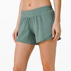 Lululemon Hotty Hot Short II 2.5"